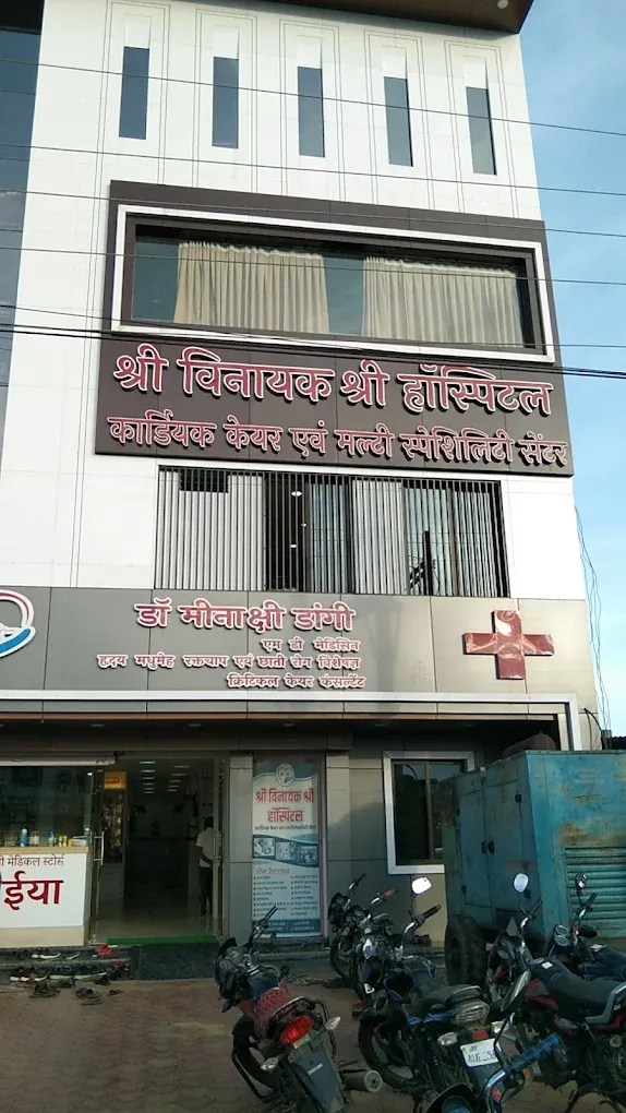 Sampurn Insurance Privilege Card partner network - Apollo Hospital, Medanta, Shalby, HCG, Manipal TruTest, restaurants and shopping partners offering exclusive OPD, IPD and diagnostic discounts in Indore, Dhar and Dhamnod